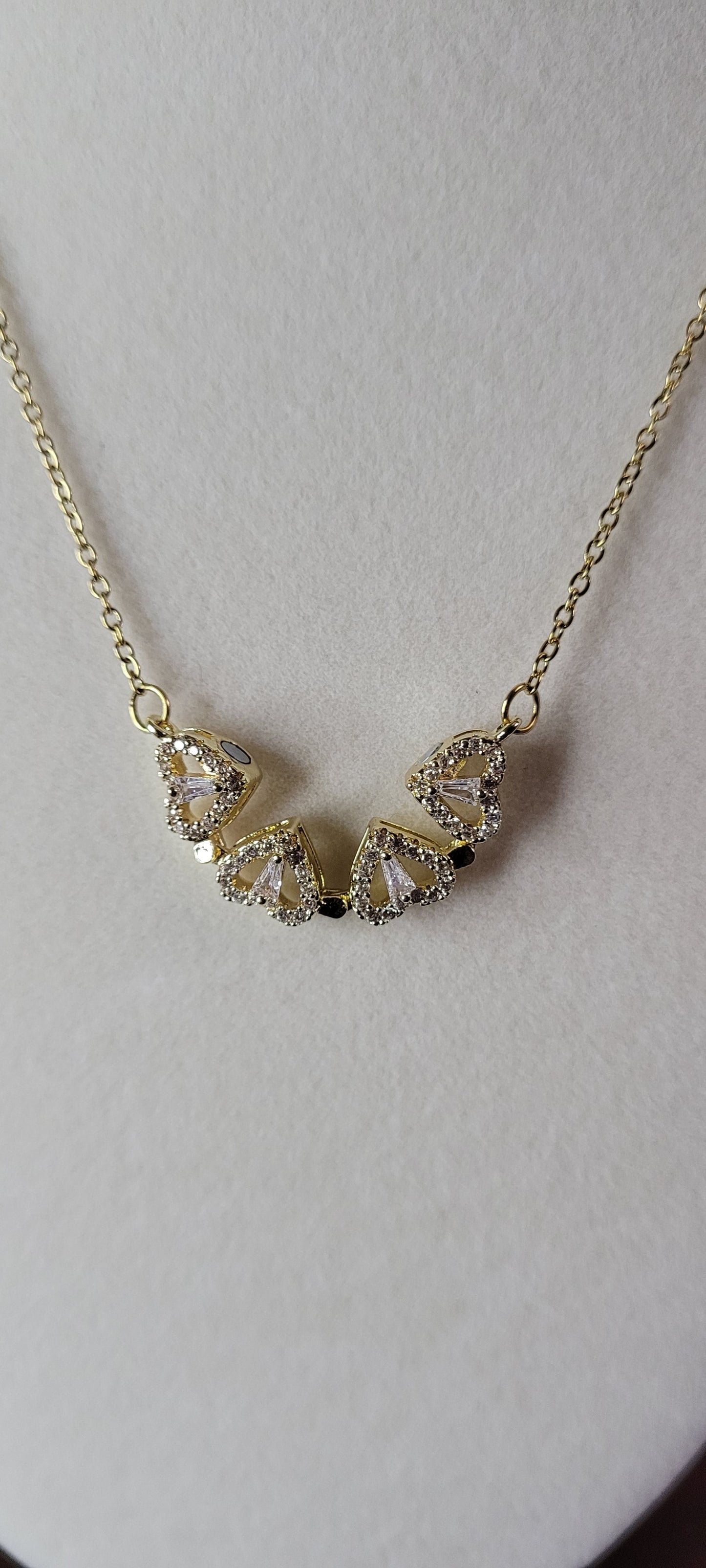 Gold Clover Heart Magnetic Necklace