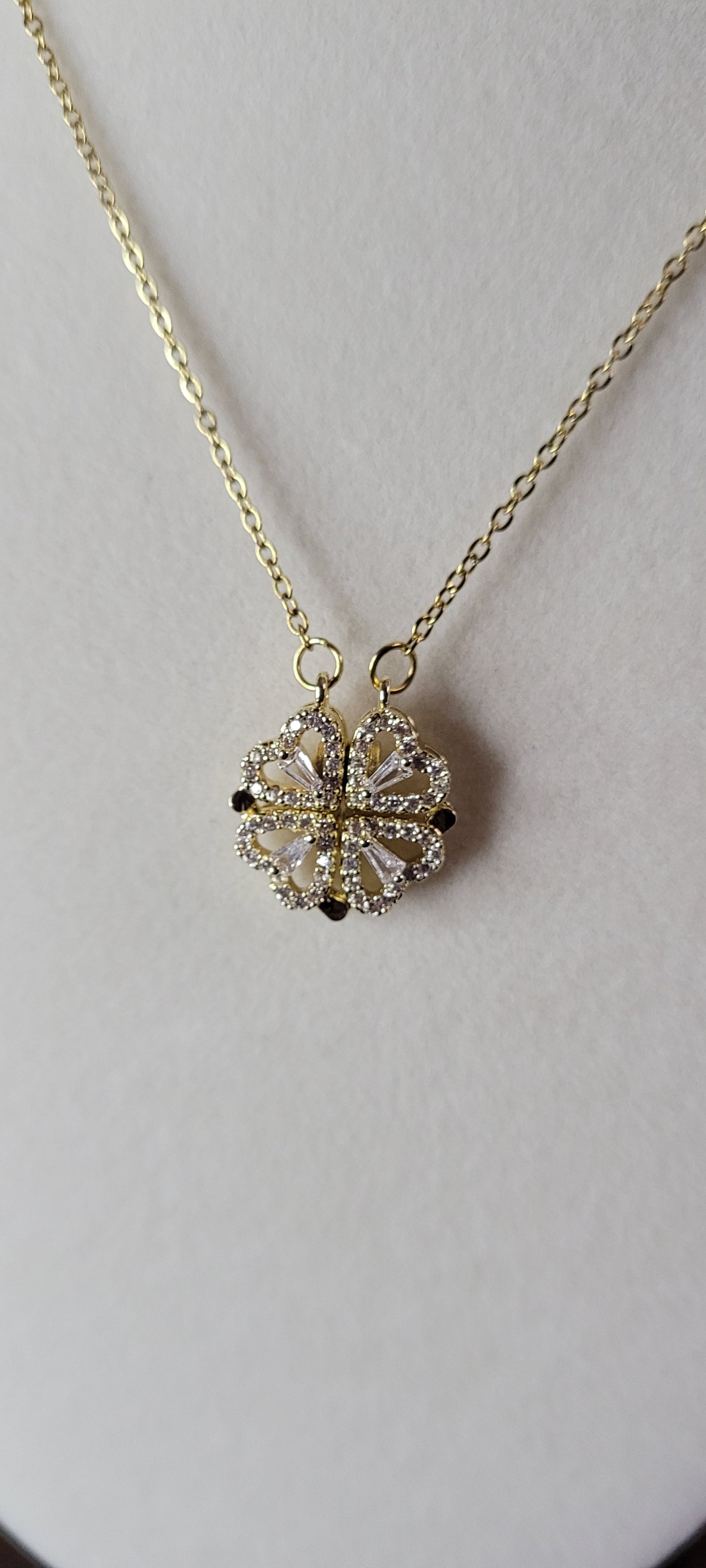 Gold Clover Heart Magnetic Necklace