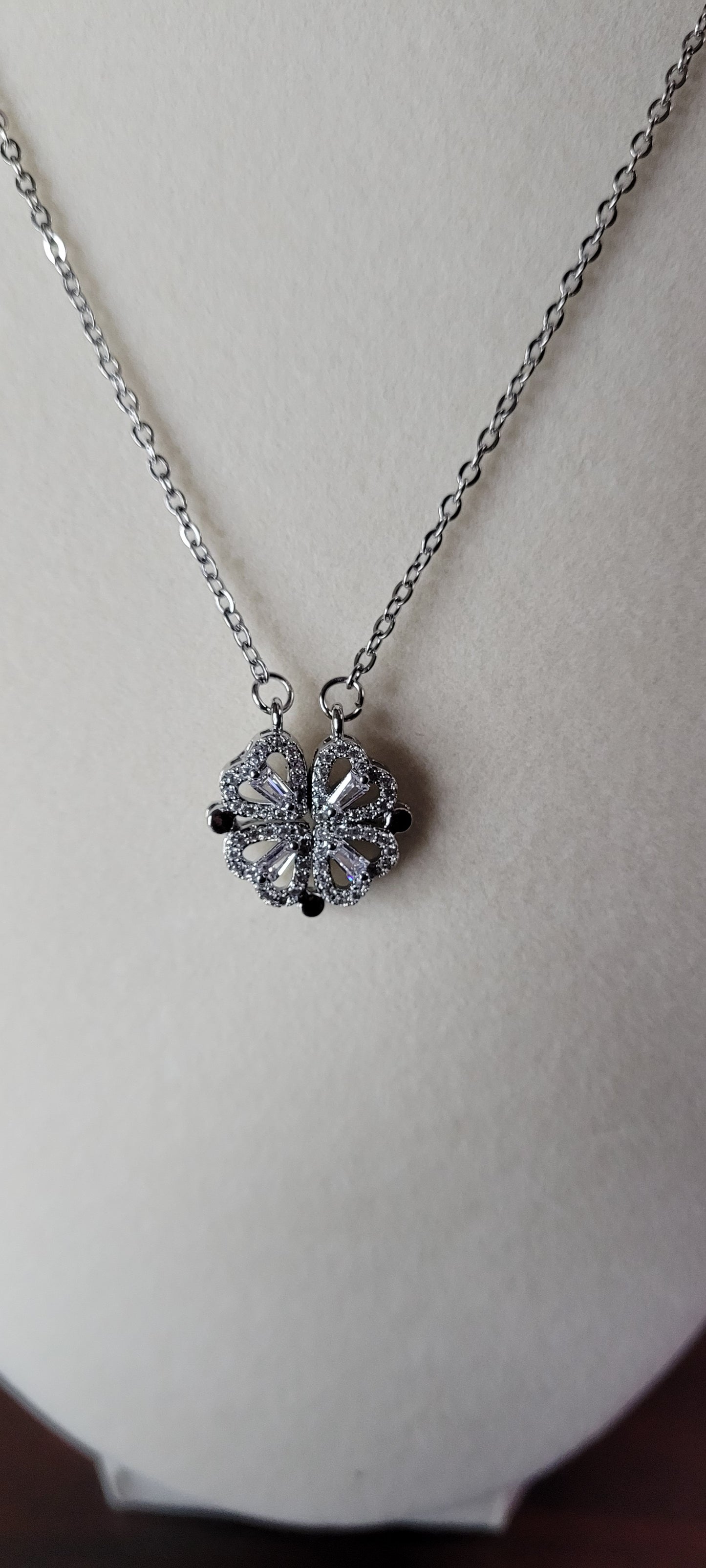 Sliver Heart Clover Magnetic Necklace