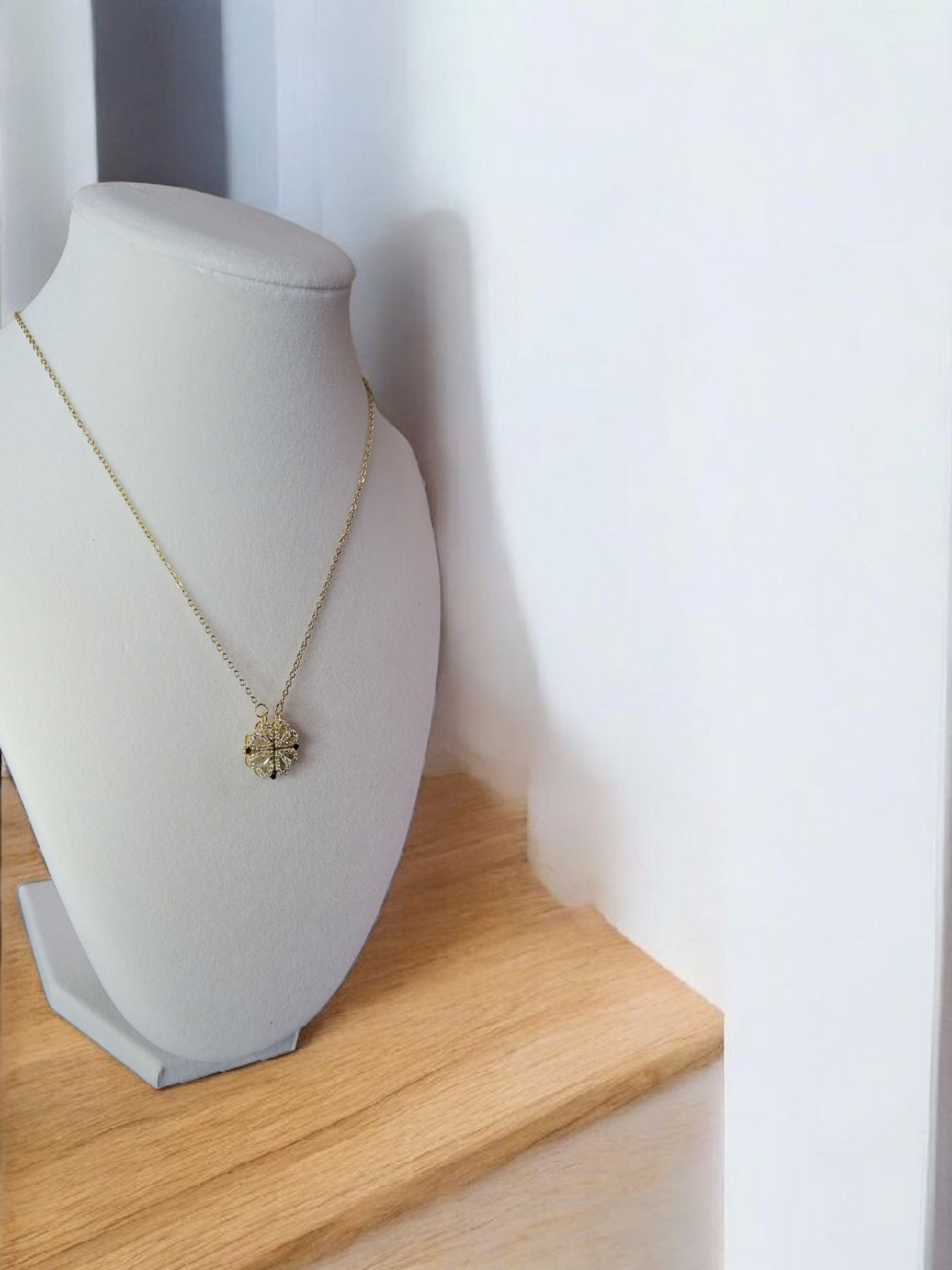 Gold Clover Heart Magnetic Necklace