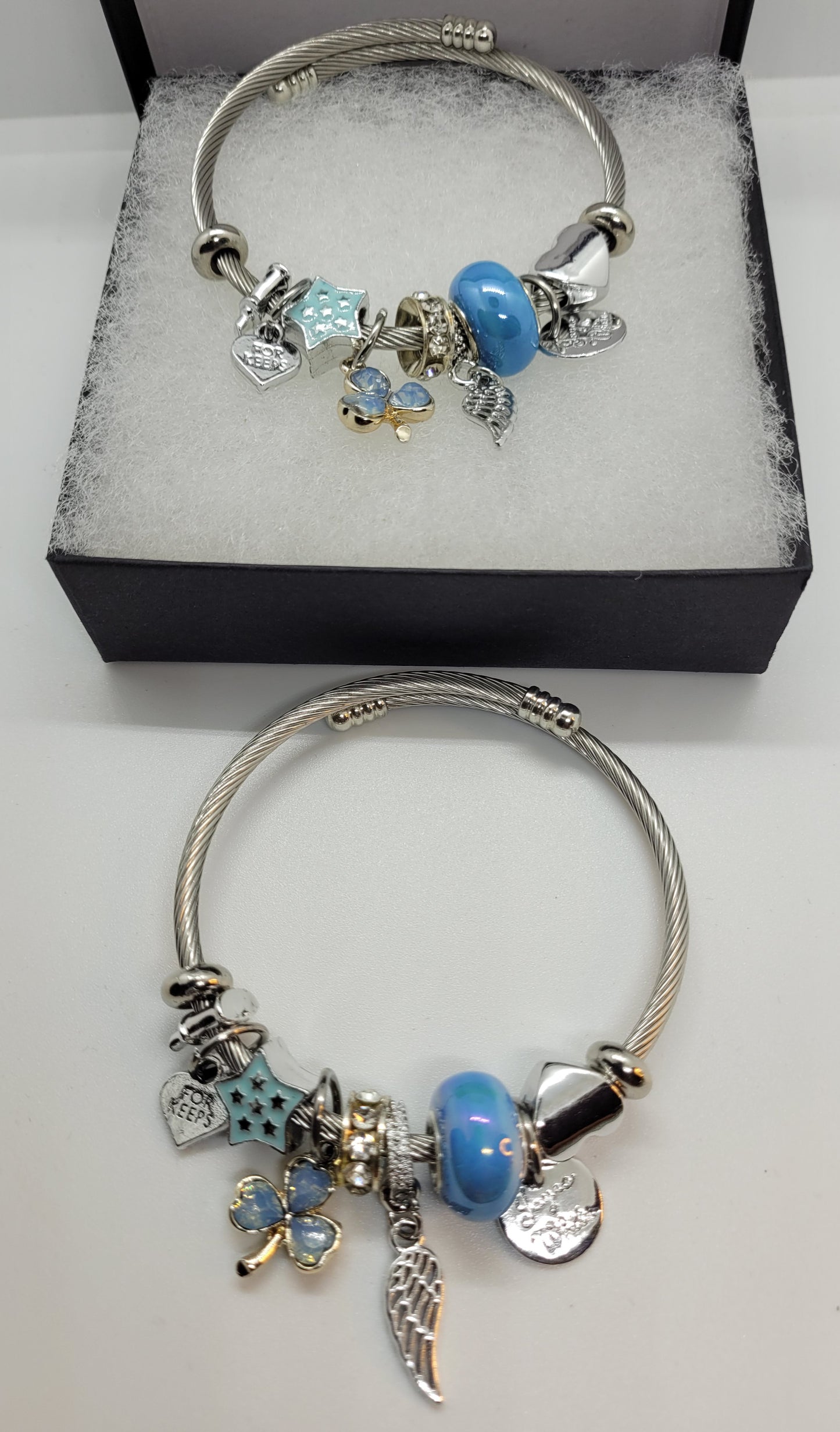 Blue clover and star bracelet