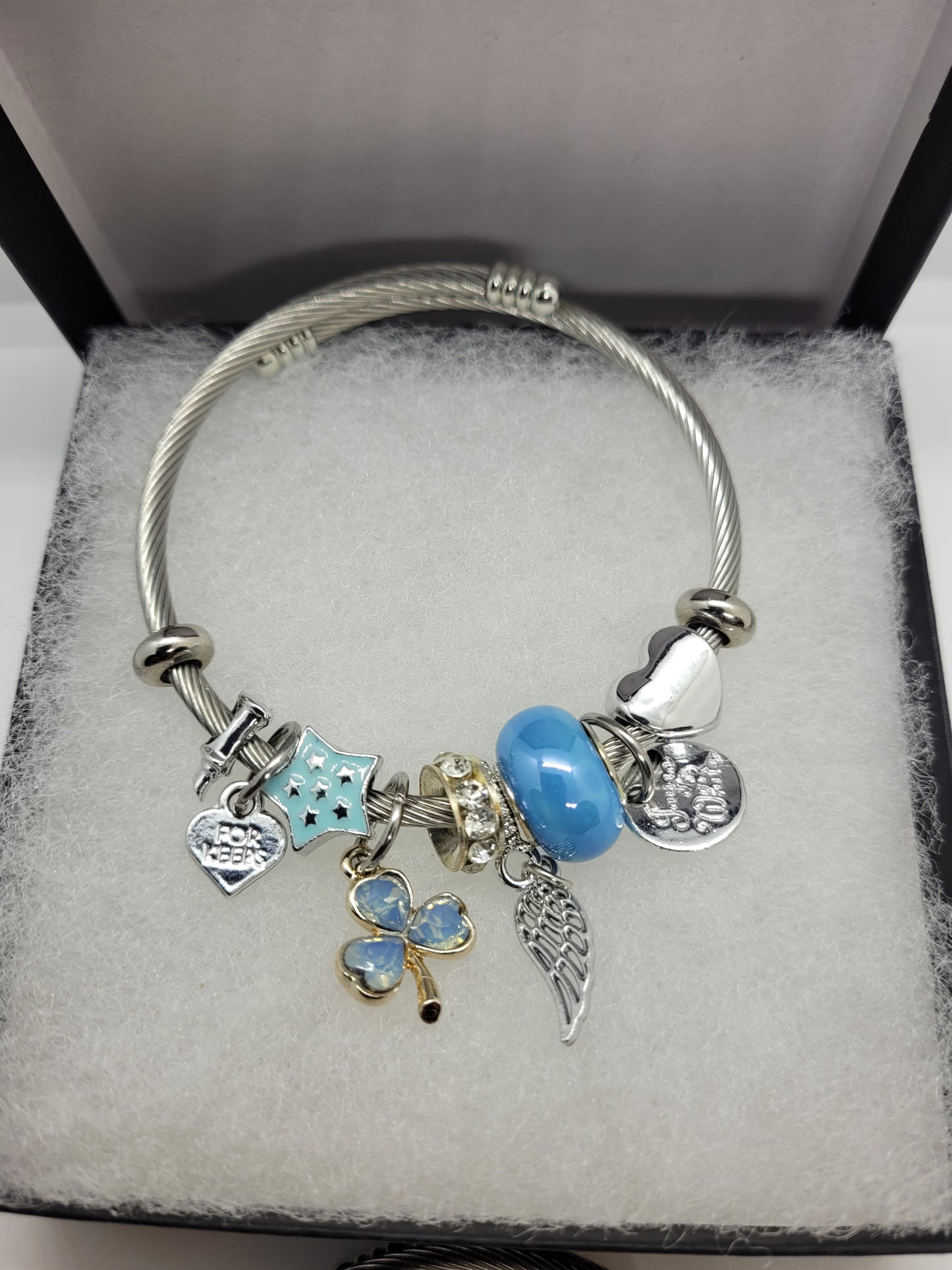 Blue clover and star bracelet