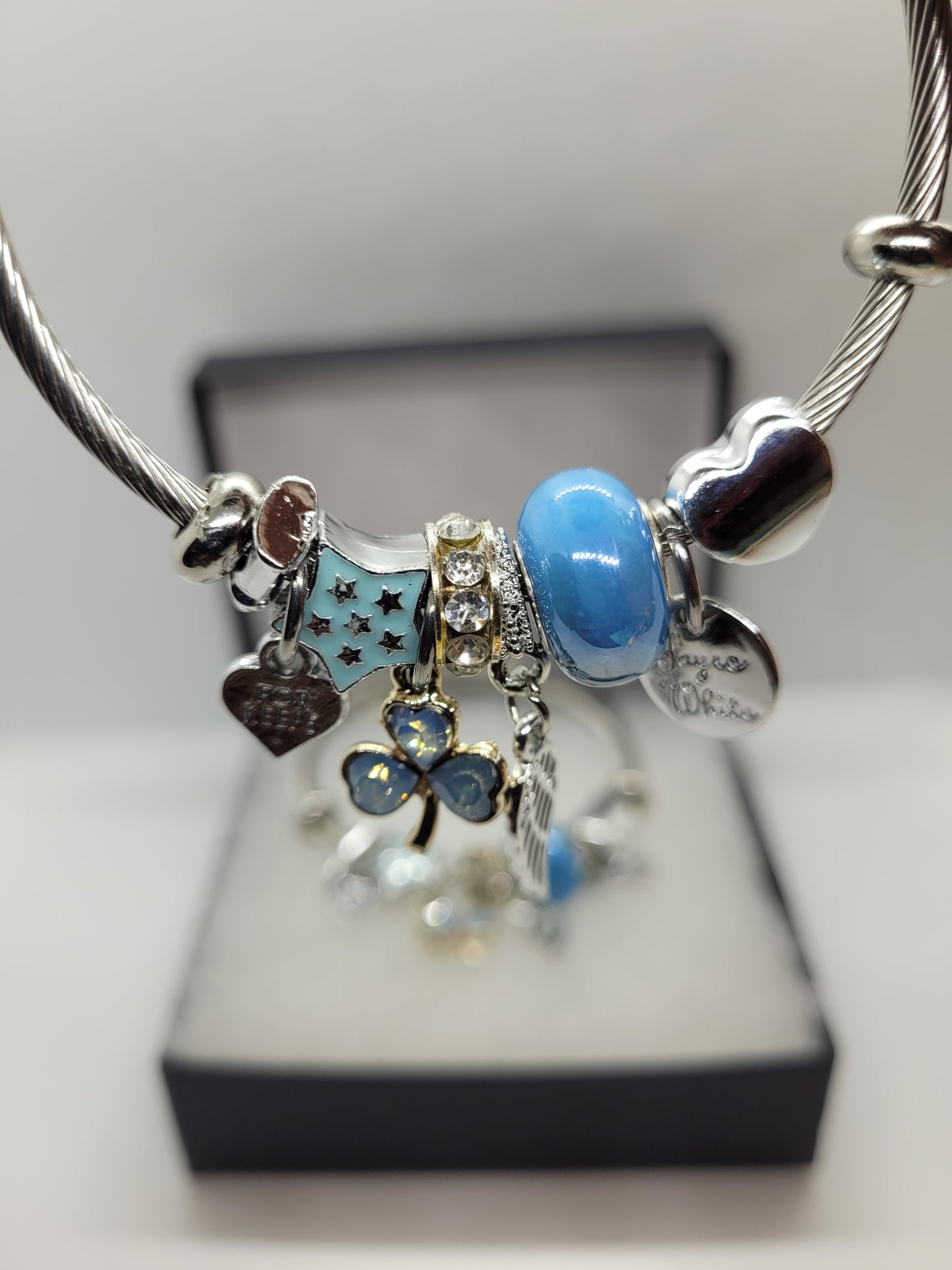Blue clover and star bracelet