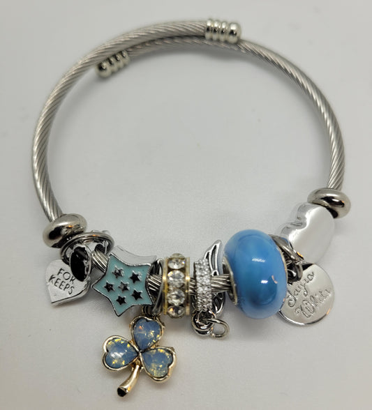 Blue clover and star bracelet